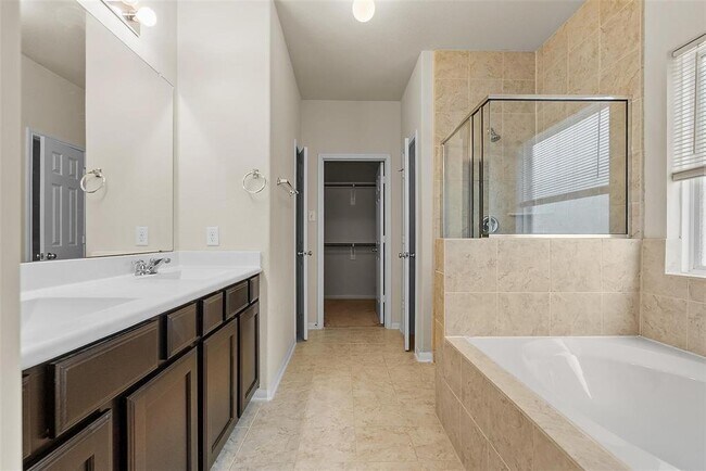 Building Photo - 6439 Wilshire Ridge