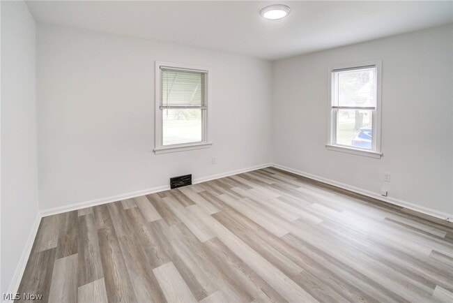 Building Photo - 1343 Victory Dr