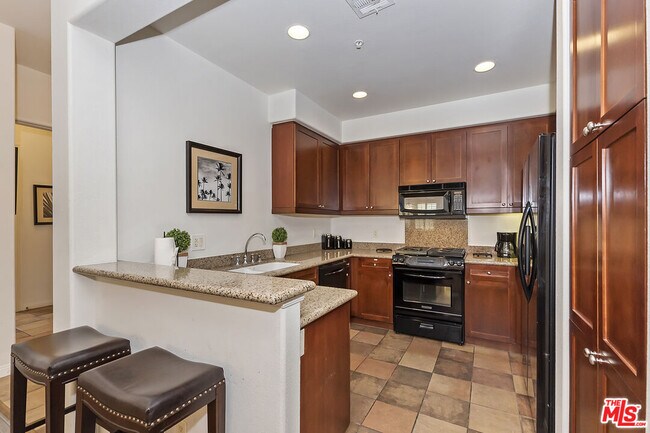 Building Photo - 48613 Classic Dr