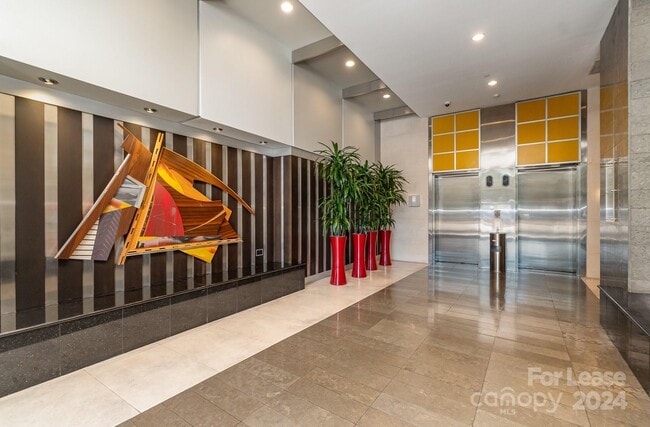 Building Photo - 307 W Trade St