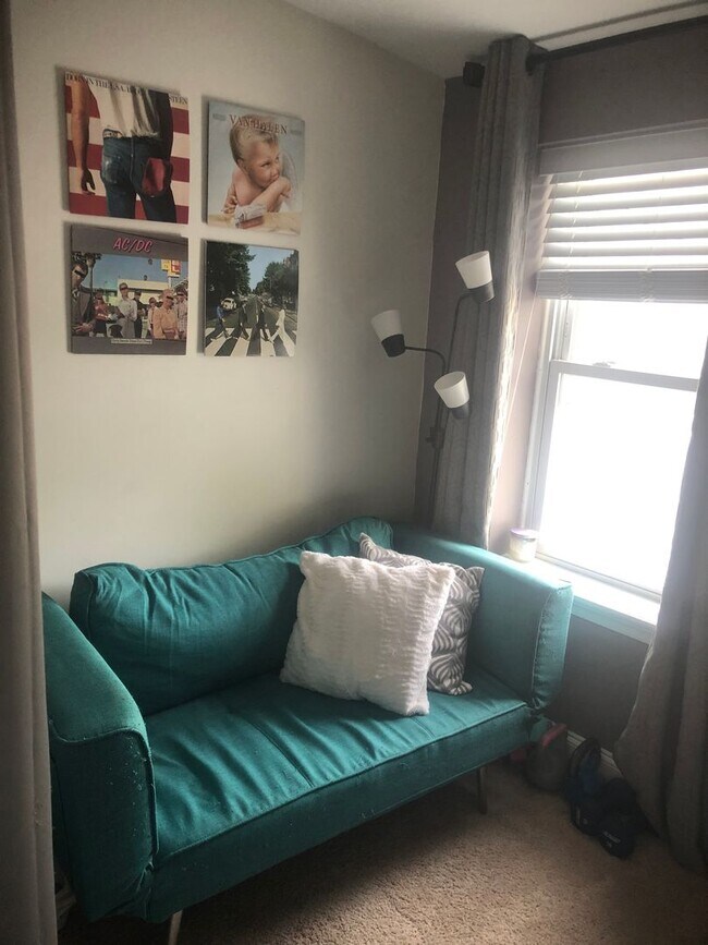 Building Photo - One Block From The Avenue! Perfect 2-Bedro...