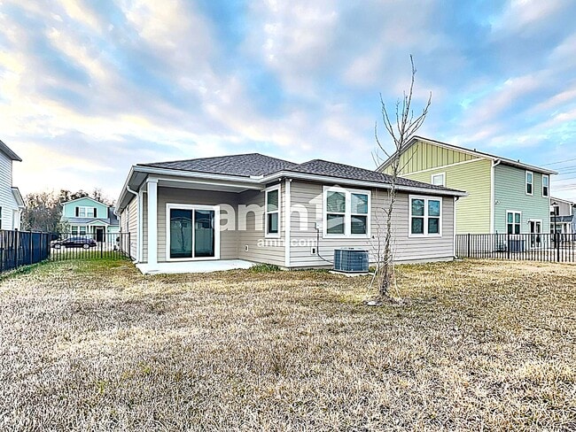 Building Photo - 5786 Hampton Creek Rd