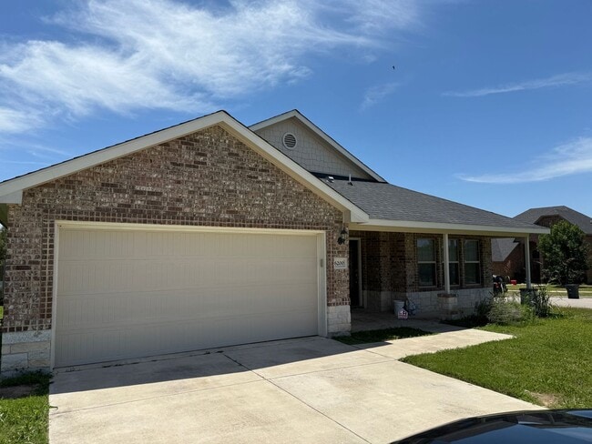Primary Photo - 6200 Morganite Ln
