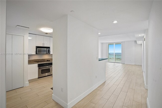 Building Photo - 2101 Brickell Ave