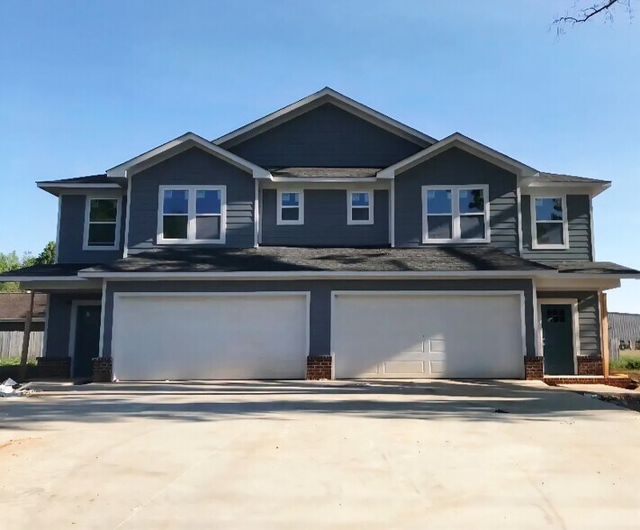 Primary Photo - 1555 Jordan Rd