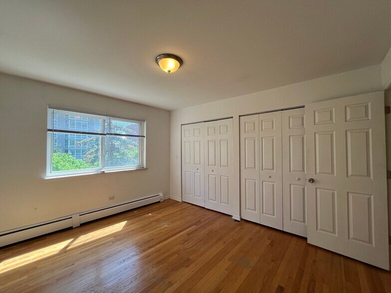 Building Photo - 736 W Buena Ave