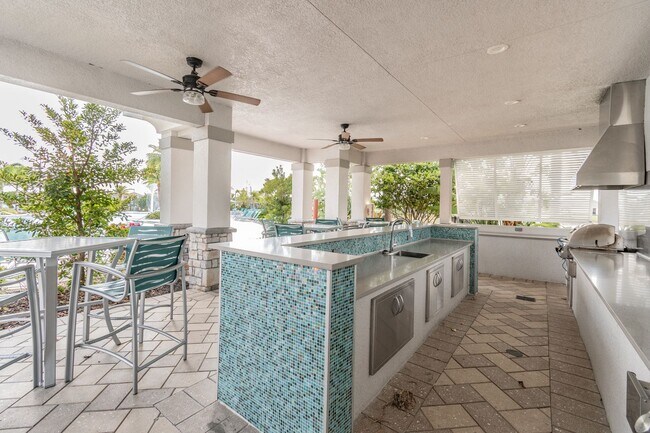 Building Photo - Resort Style Living! Stunning 3/2.5 Townhome in Waterleigh! Available April!