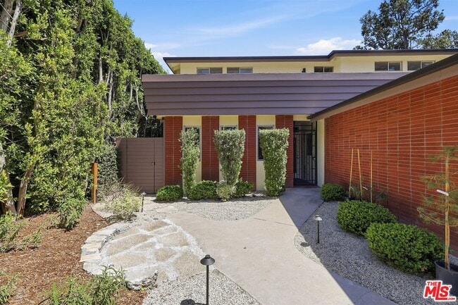 Building Photo - 444 S Windsor Blvd