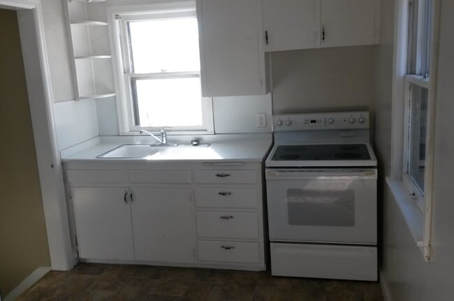 Building Photo - 1421 E 4th St