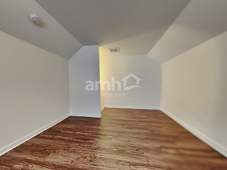 Building Photo - 1825 Beeson Park Ln