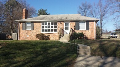 Building Photo - Very Spacious 3 bdrm/1 bth House Located in Henrico's West End!!