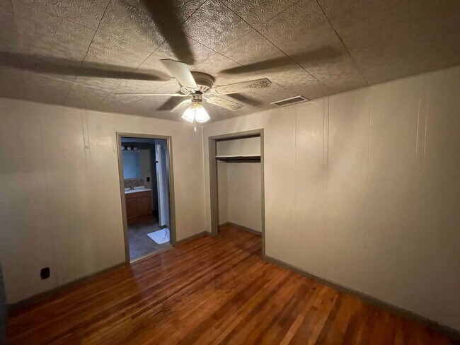 Building Photo - 3 Bedroom 3 Bath Home