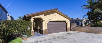 Building Photo - 3649 W 109th St