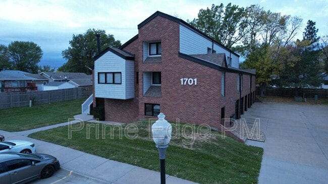 Building Photo - 1701 Ridgehaven Ct