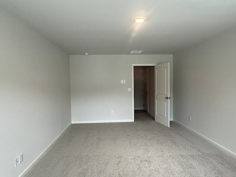 Building Photo - Room in Townhome on Greyton Dr