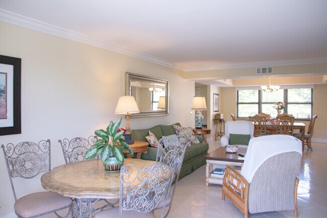 Building Photo - 277 N Ocean Blvd