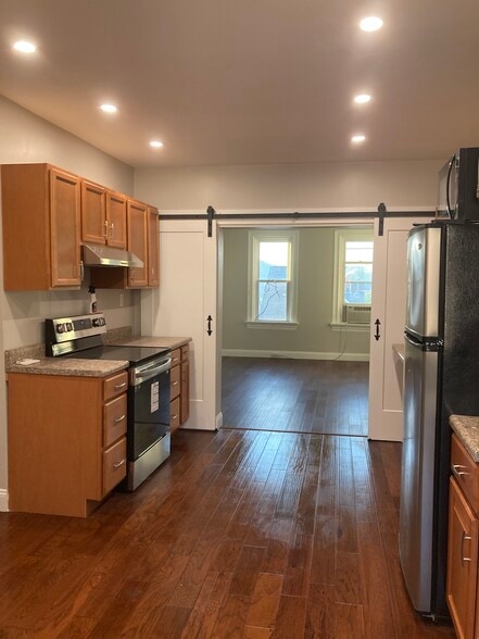 Primary Photo - 3015 Brereton St