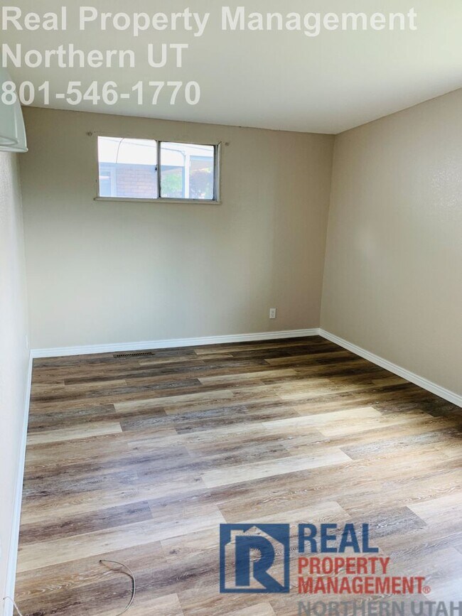 Building Photo - 3 Bed 1 Bath Ogden Home Now Available!