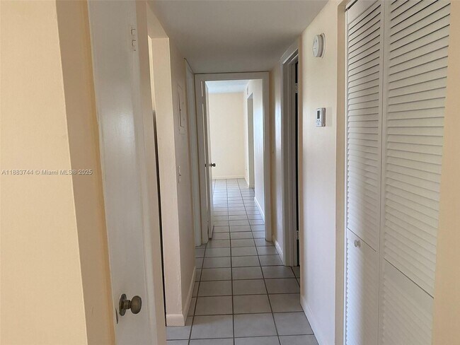 Building Photo - 10772 La Placida Dr