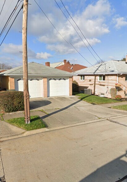 2 car garage for storage. - 3303 Wellington Ave