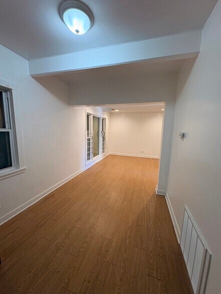 Building Photo - 9501 S King Dr