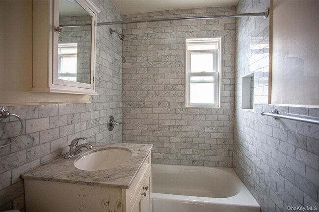 Building Photo - 765 Shore Rd