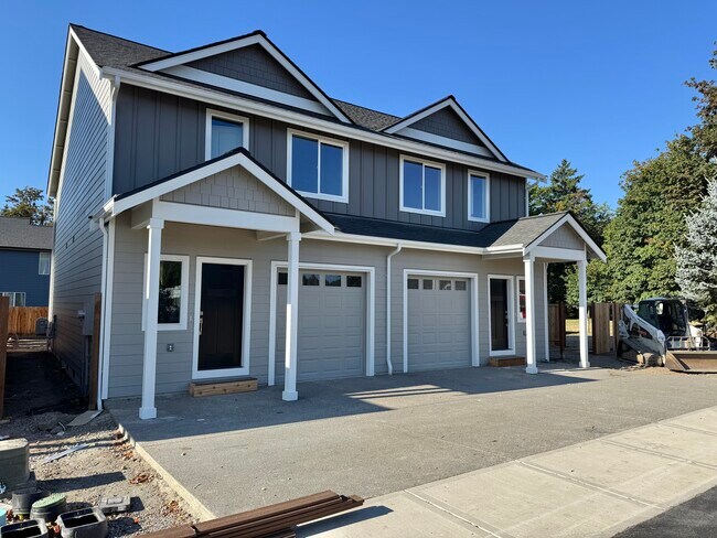 Building Photo - 531 Maple St