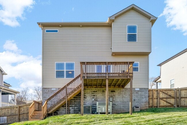 Building Photo - Pet Friendly Three Bedroom with Bonus!