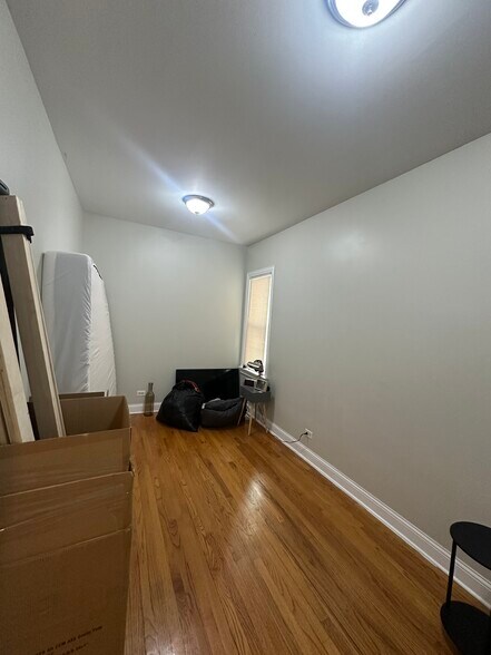 Master Bedroom (King Size Bed) - 3643 W Diversey Ave