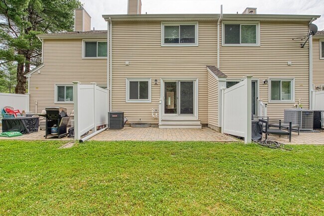 Building Photo - 28 Gaslight Ln