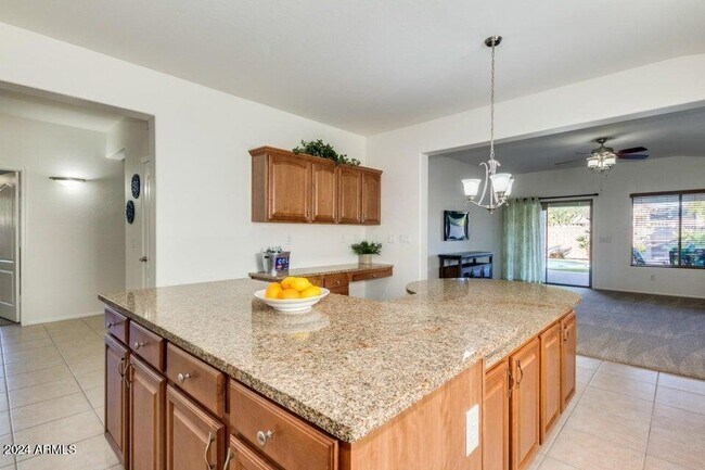 Building Photo - 2812 E Questa Dr