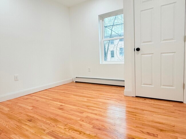 Building Photo - 23 Bellevue St