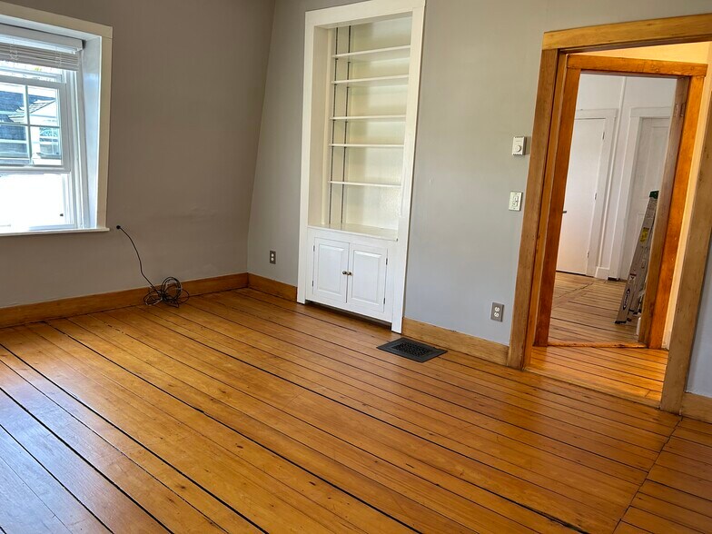 Building Photo - 331 Spring St