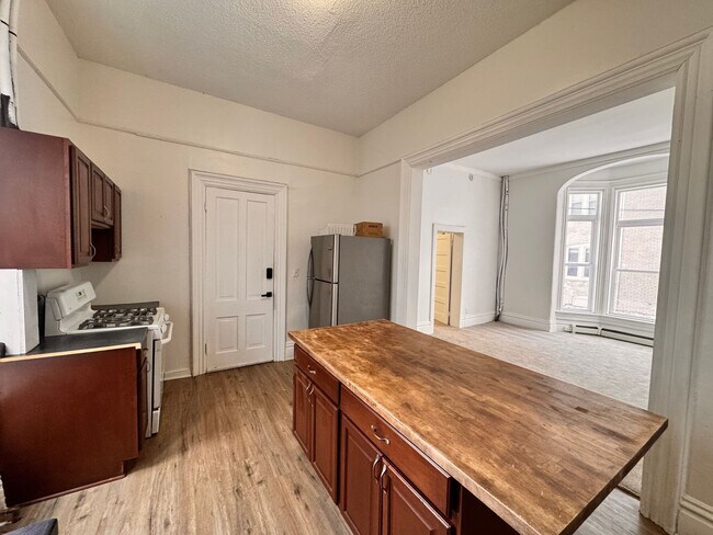 Building Photo - 310 Marshall Ave