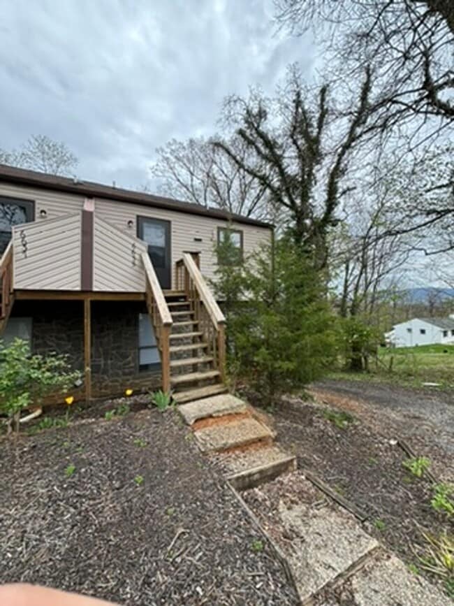 Building Photo - WoodHaven6635