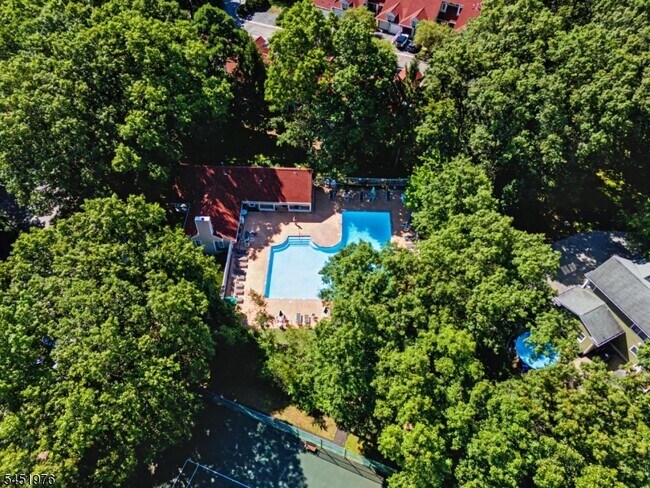 Building Photo - 24 Pine Hollow Ct