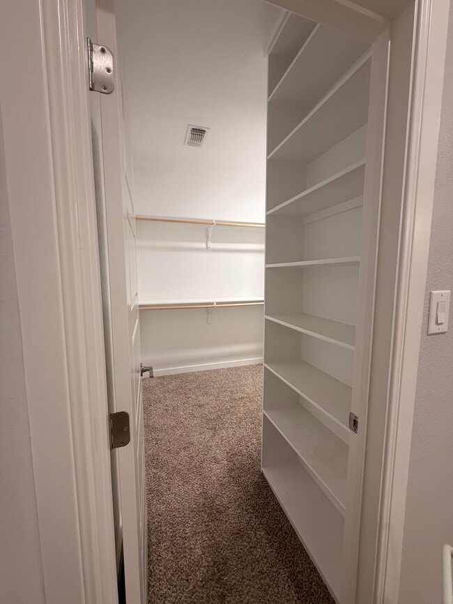 Building Photo - 1206 Burgandy Dr