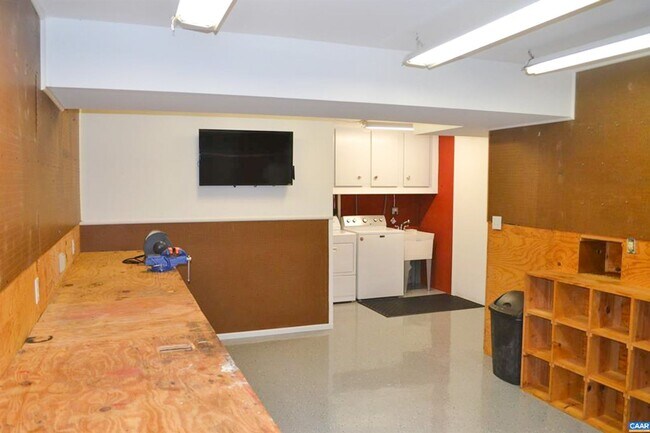 Building Photo - Furnished Golf Course Rental