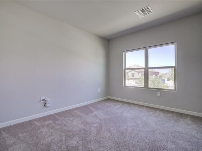 Building Photo - Corona de Tucson 4 Bedroom 2 Bathroom