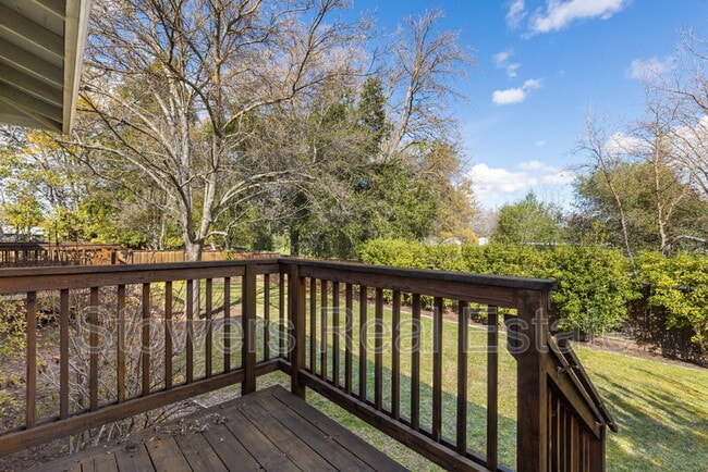 Building Photo - 235 Pleasant View Dr