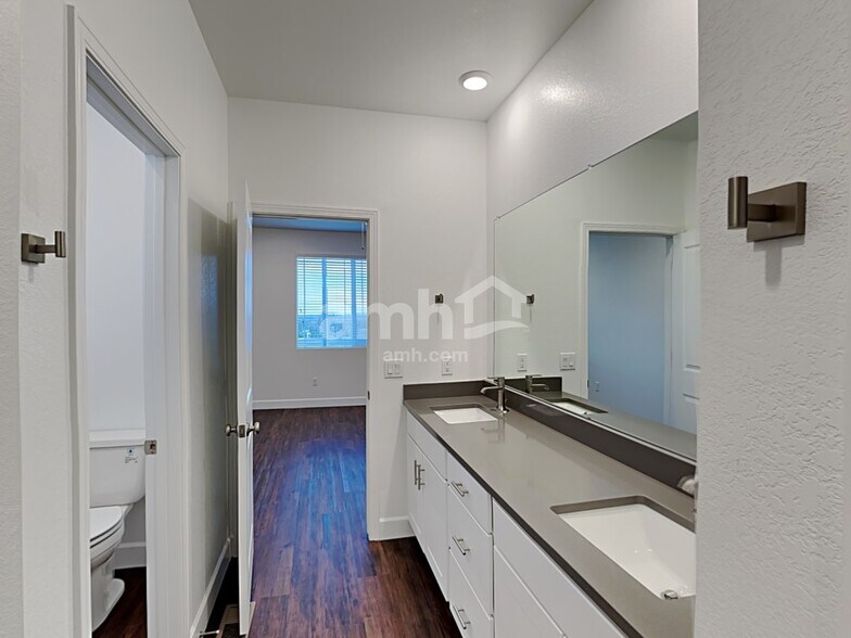 Building Photo - 15072 W 82nd Pl