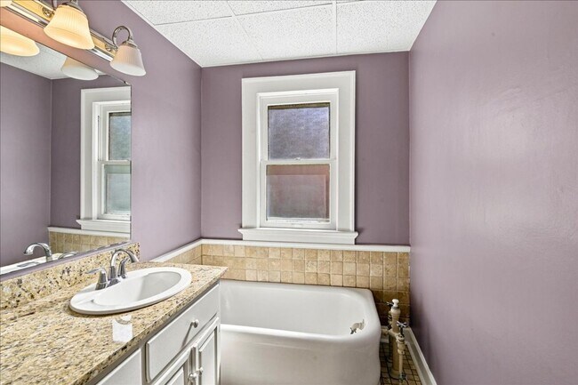 Building Photo - 5344 Lowell Ave