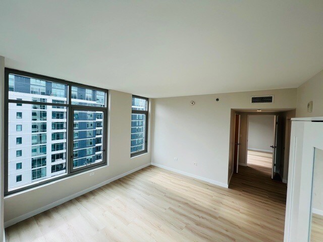 Building Photo - 425 W Beech St