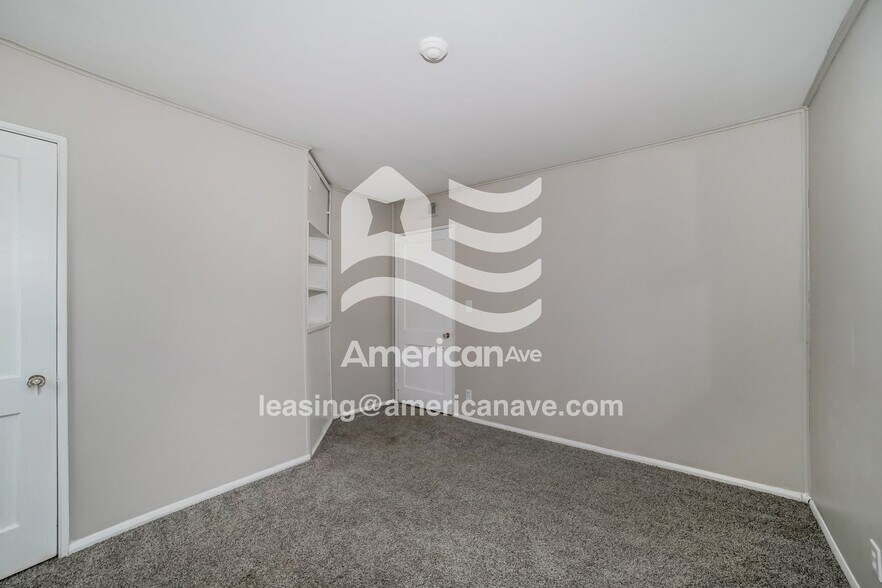 Building Photo - 4027 N Bryer Pl