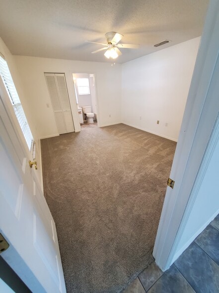Master bedroom - 2777 W Covington Dr