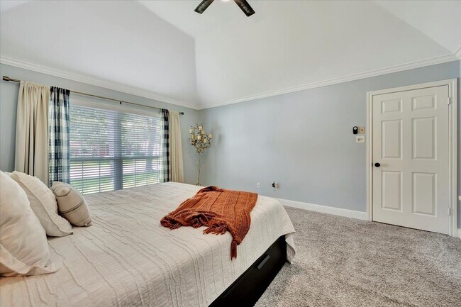 Building Photo - 15402 Willow Shores Dr