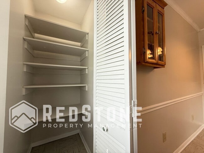 Building Photo - 136 Westview Dr