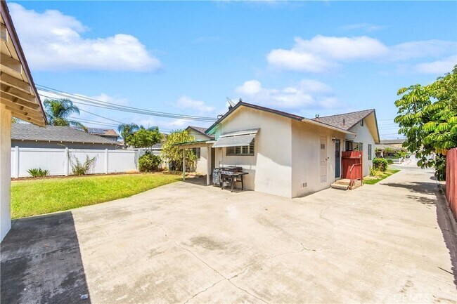 Building Photo - 454 N Shattuck Pl