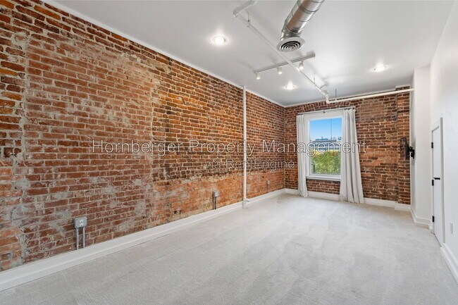 Building Photo - 401 W 1st Ave