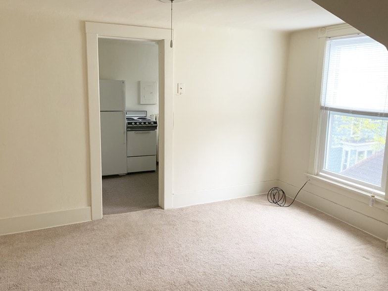 Building Photo - 423 Gotham St